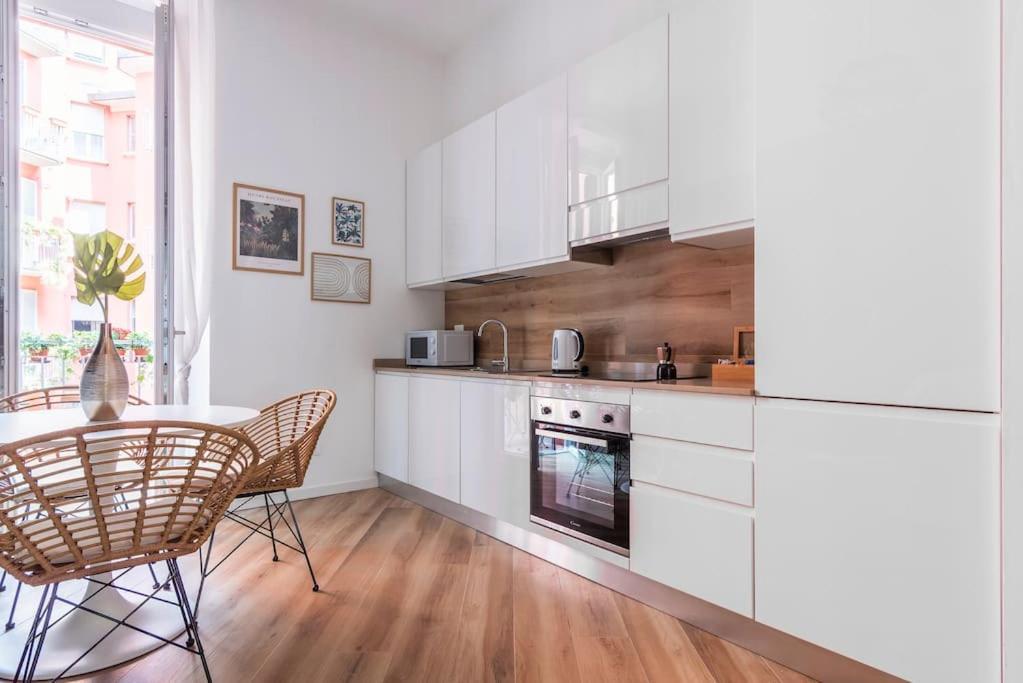 Appartement New Jungle & Charming Flat - Zona De Angeli à Milan Extérieur photo