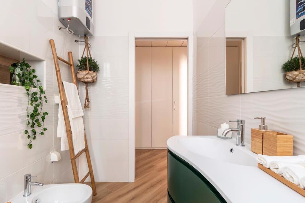 Appartement New Jungle & Charming Flat - Zona De Angeli à Milan Extérieur photo